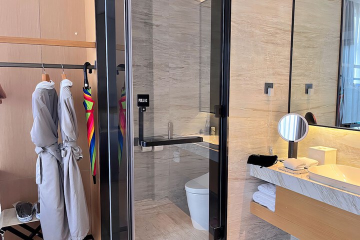 Room 73 of 86