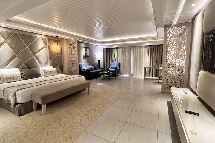 Room 10 of 120