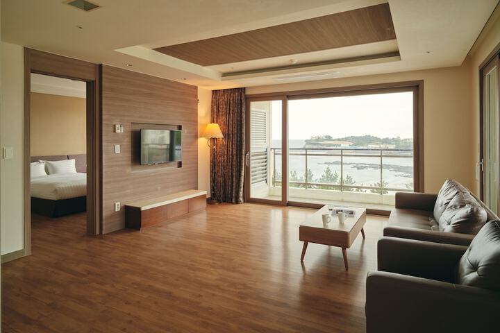 Room 2 of 53