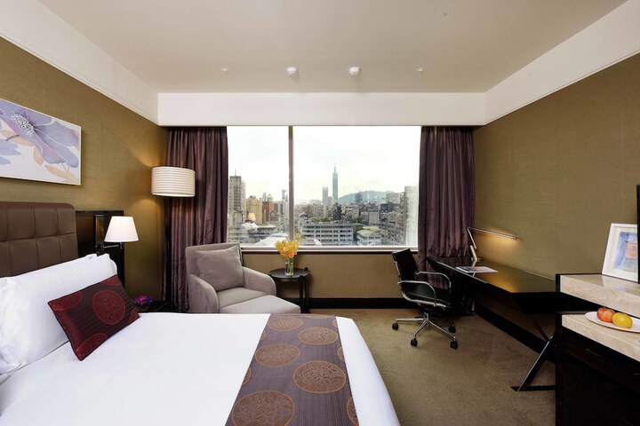 Room 13 of 48