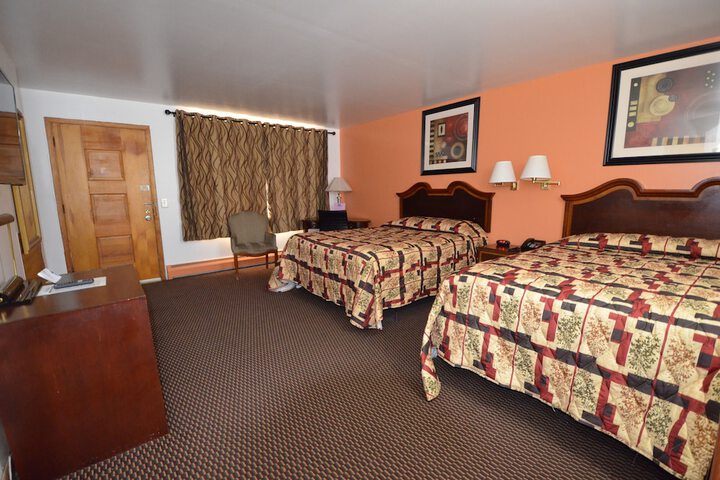 1 Queen Bed (22 of 30)