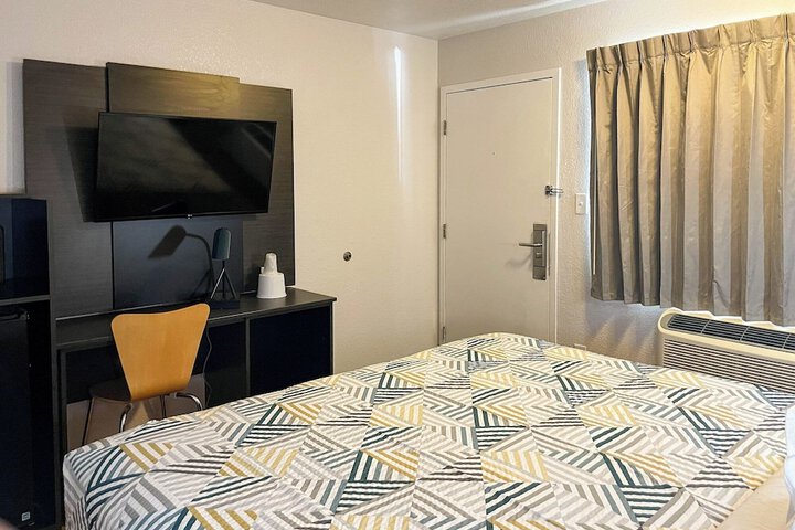 Room 13 of 35