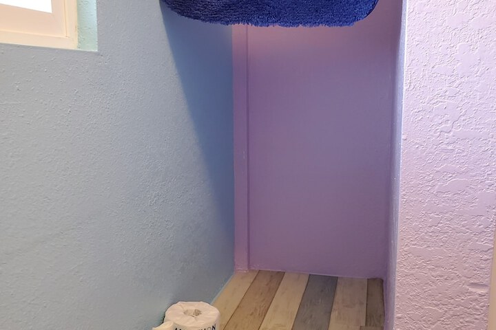 Room 169 of 222
