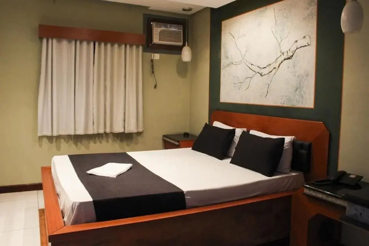 Room 2 of 8