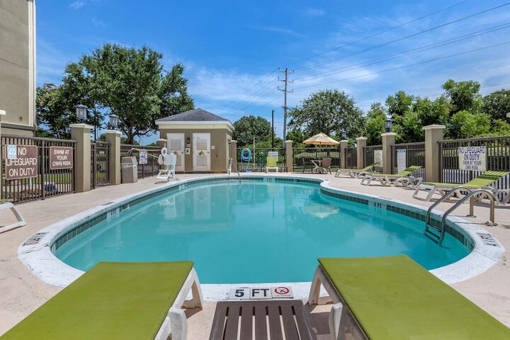 Pool 46 of 79