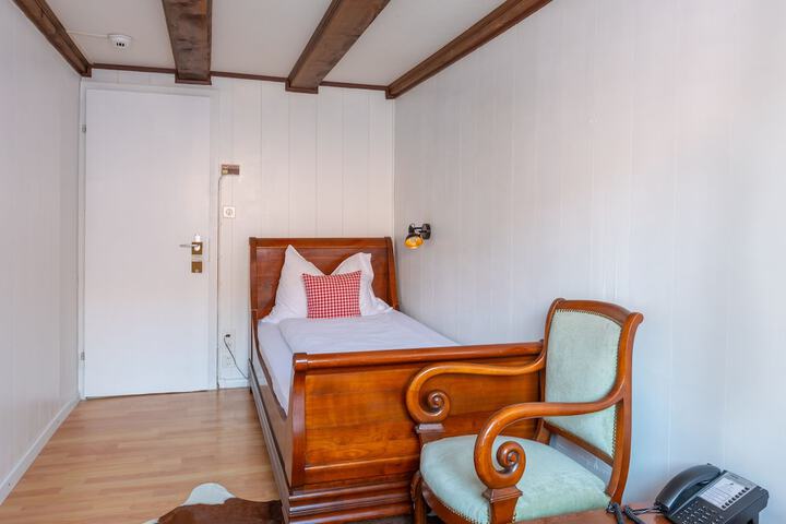Room 6 of 49