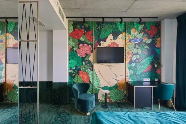Room 15 of 38