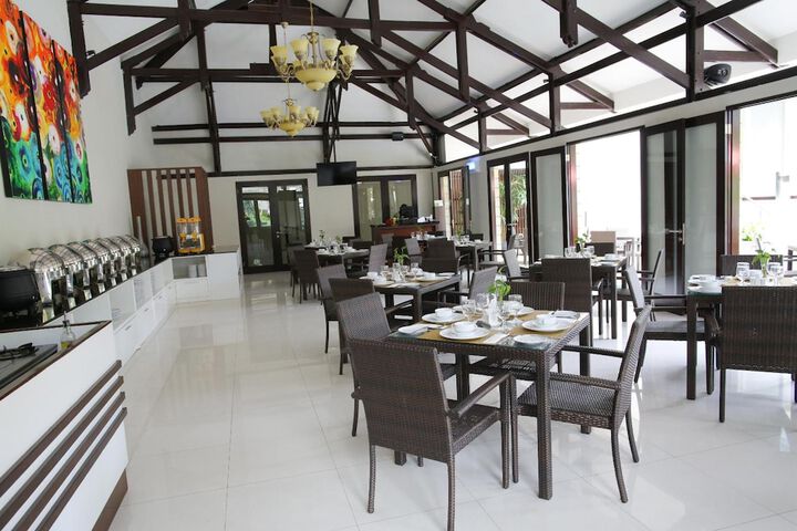 Dining 59 of 74