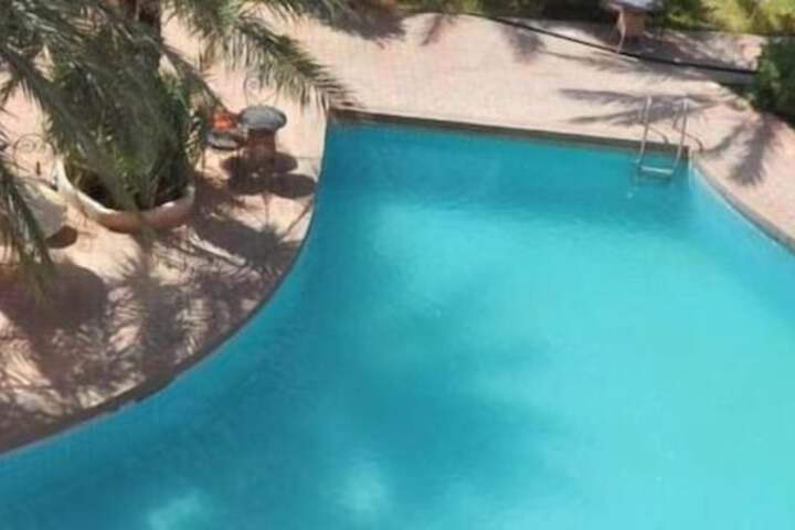 Pool 15 of 28