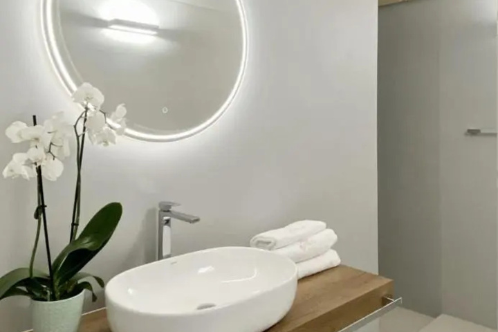 Room 7 of 16