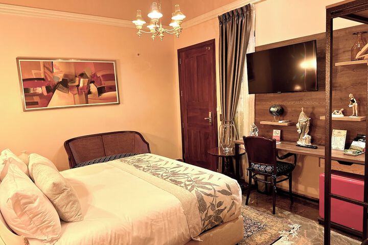 Room 9 of 49