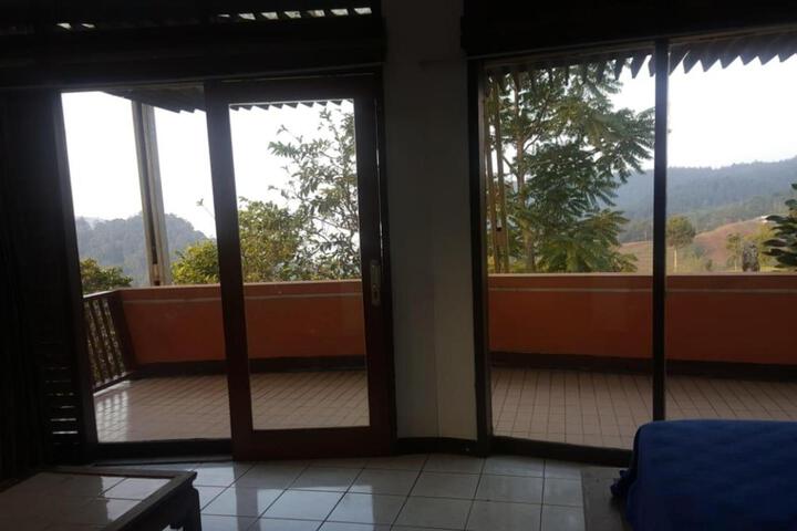 Room 12 of 26