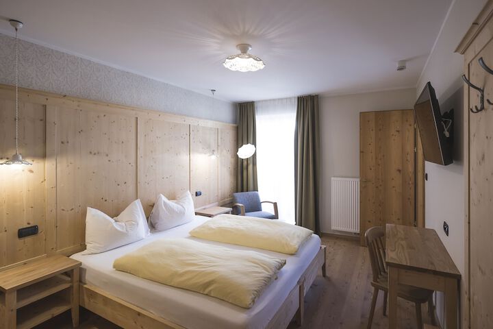 Room 35 of 214