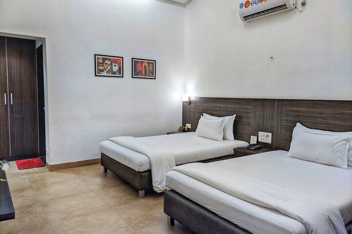 Room 7 of 18