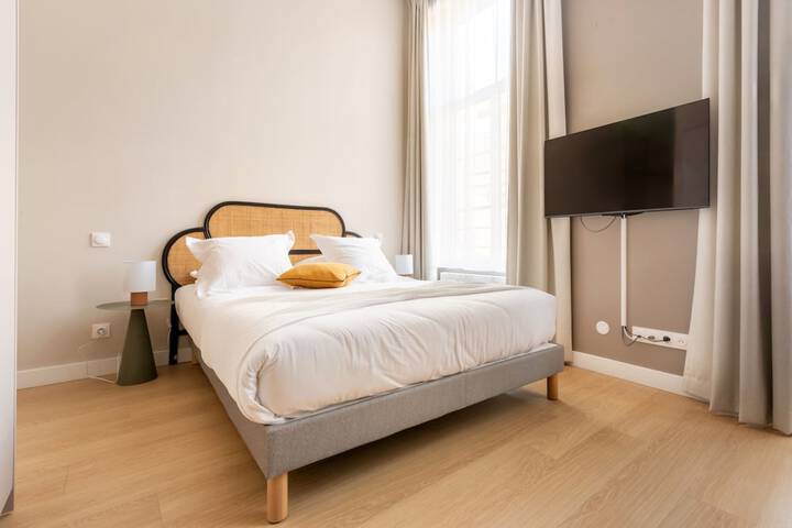 Room 12 of 80