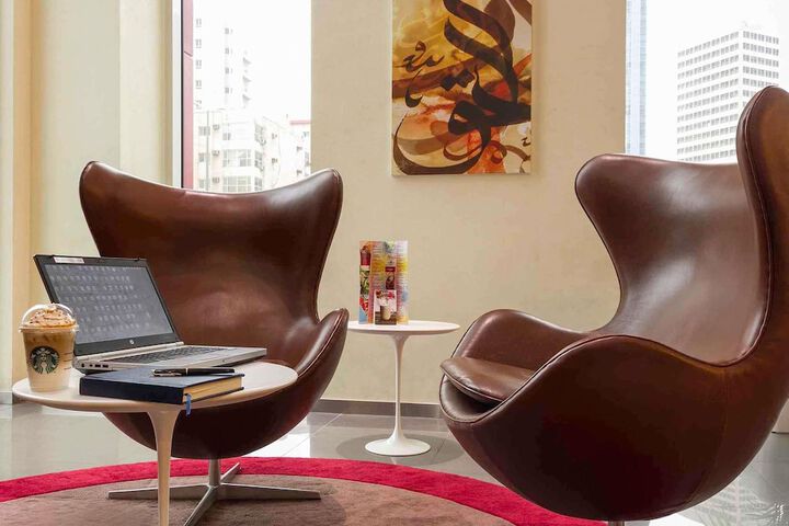 Lounge 53 of 59