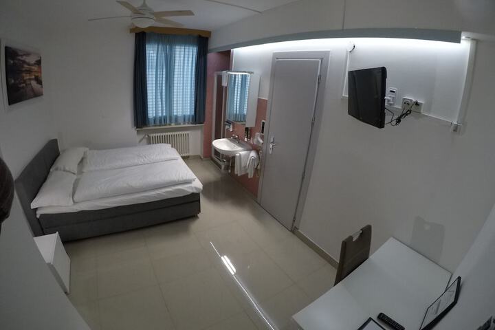 Room 25 of 36