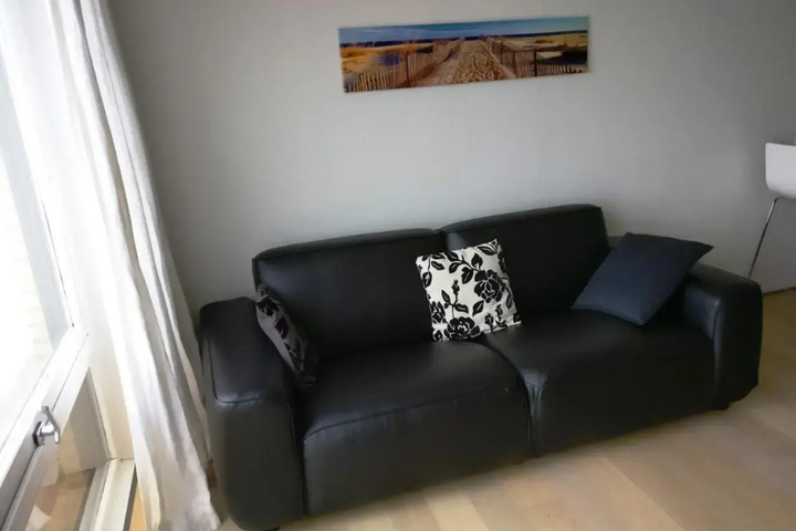 Room 2 of 3
