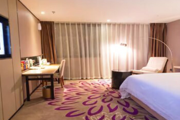 Room 2 of 8