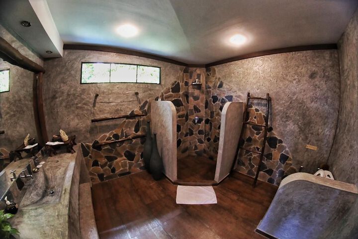 Room 13 of 27