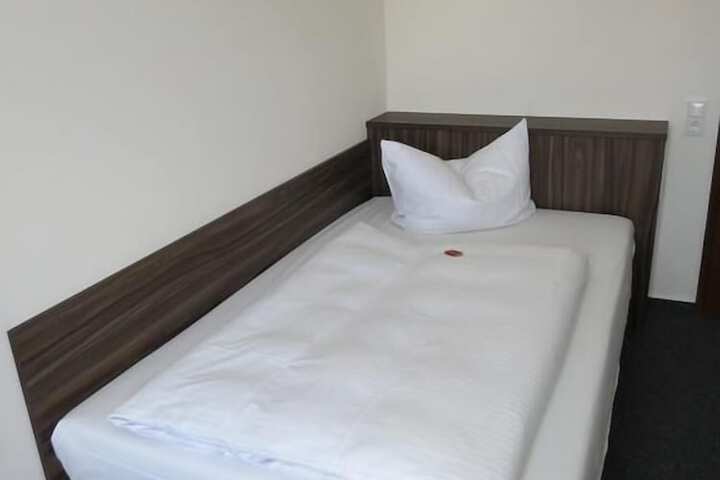 Room 19 of 39