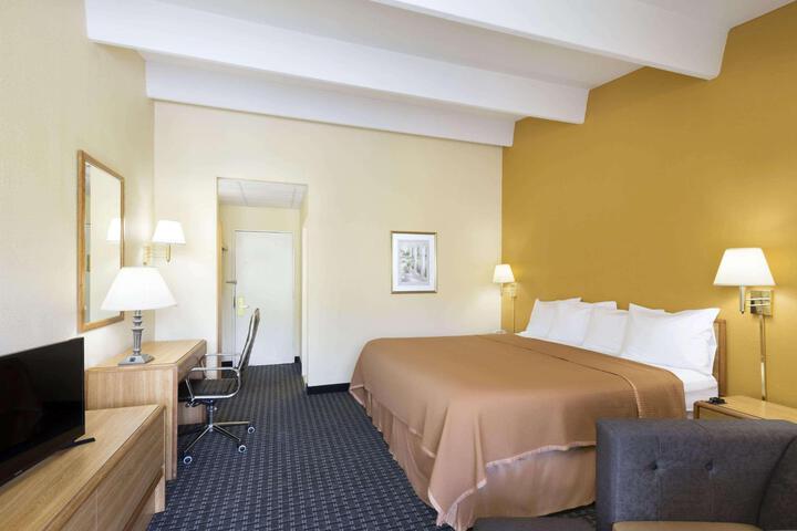 1 King Bed (7 of 7)
