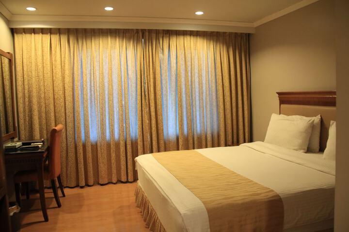 Room 5 of 65