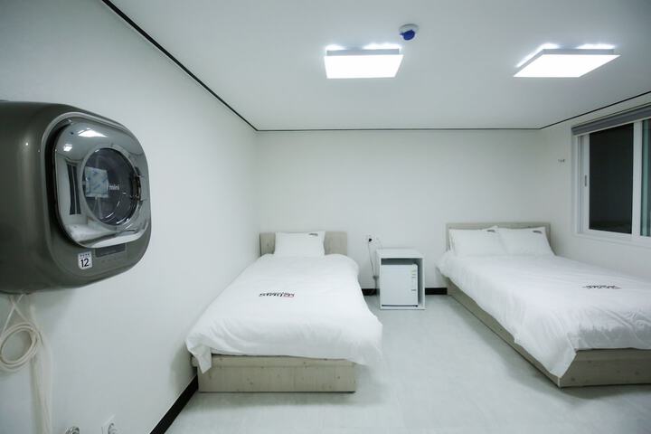 Room 12 of 46