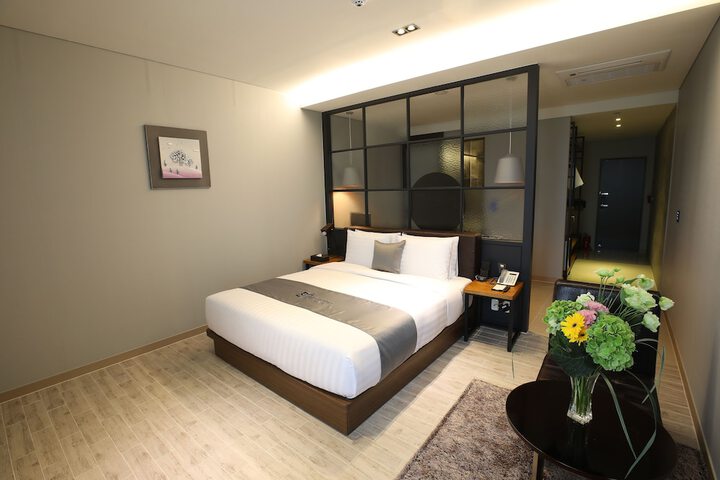 Room 51 of 84