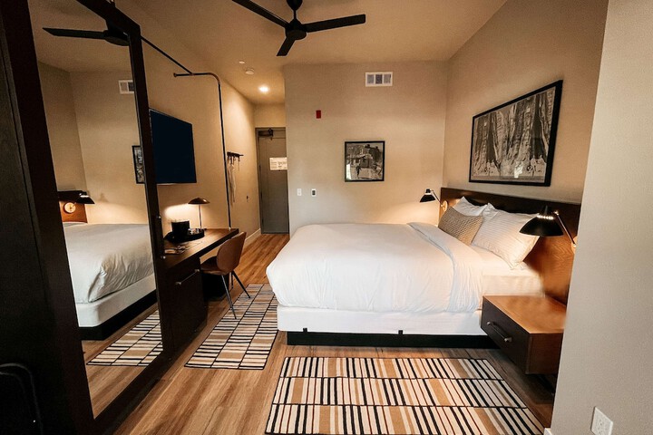 1 King Bed (18 of 20)