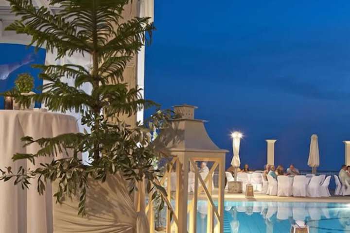Hotel with Pool