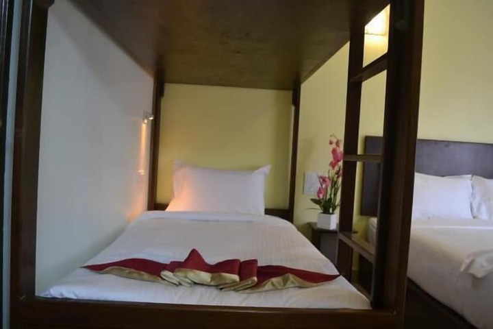 Room 15 of 32