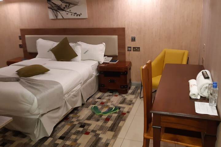 Room 4 of 12