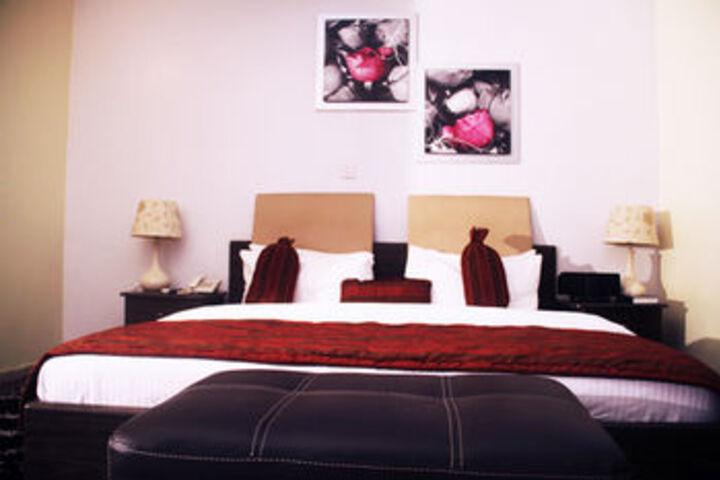 Room 4 of 9