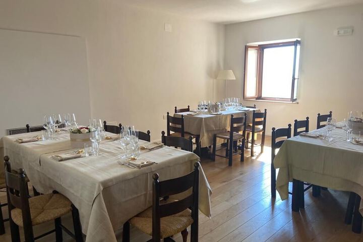 Dining 77 of 93
