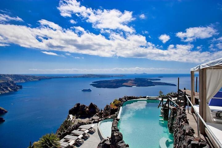 Honeymoon Petra Villas in Santorini