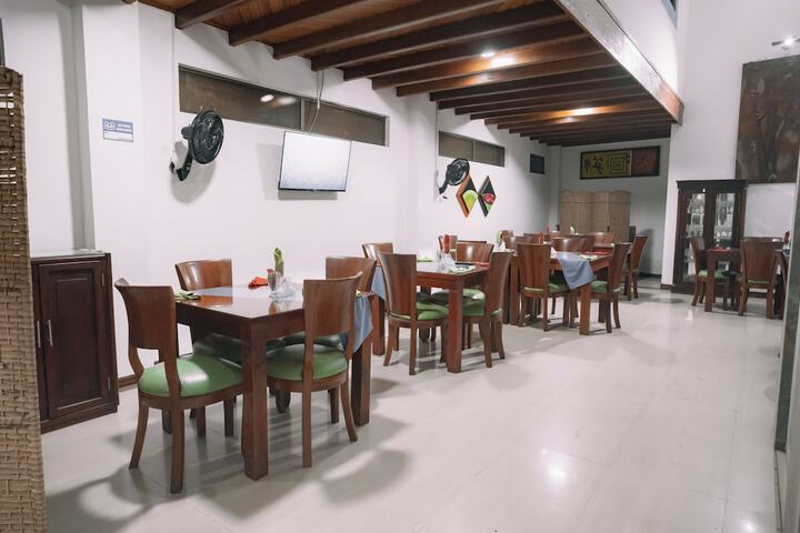 Dining 65 of 76