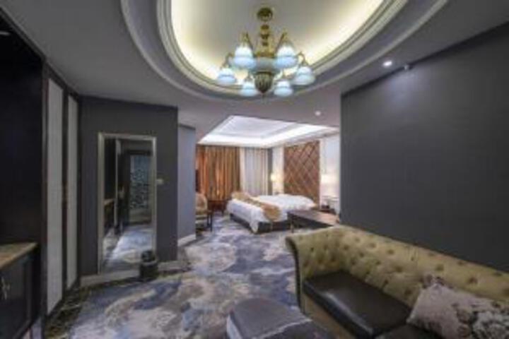 Room 8 of 8