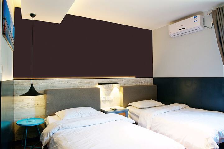 Room 9 of 52