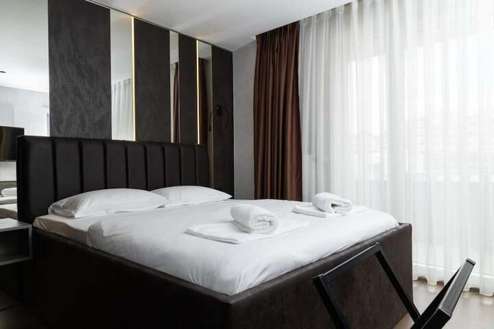 Room 12 of 36