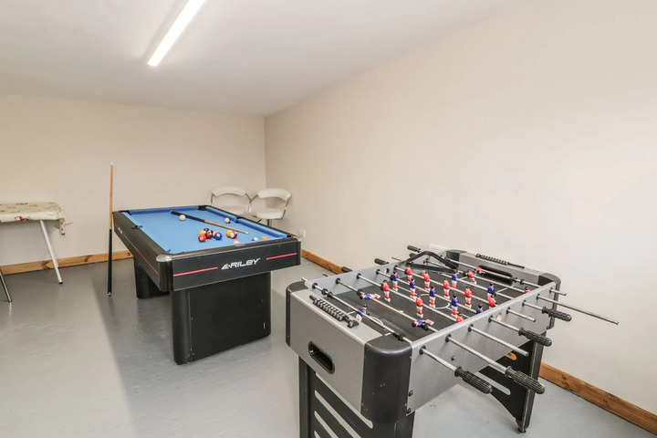 Room 6 of 10