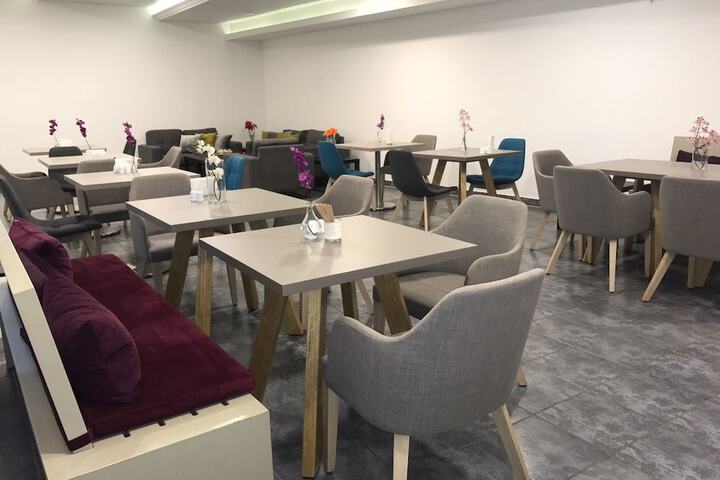 Lounge 41 of 69