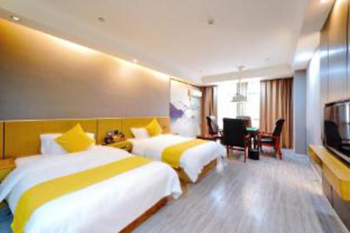 Room 9 of 10