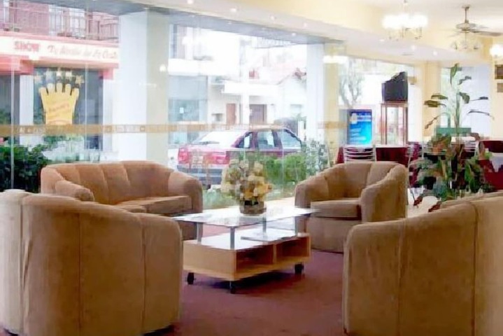 Entrance & Lobby