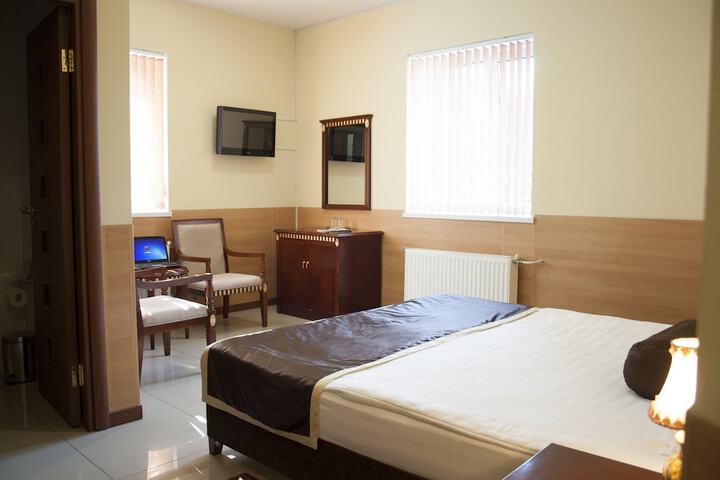 Room 9 of 40
