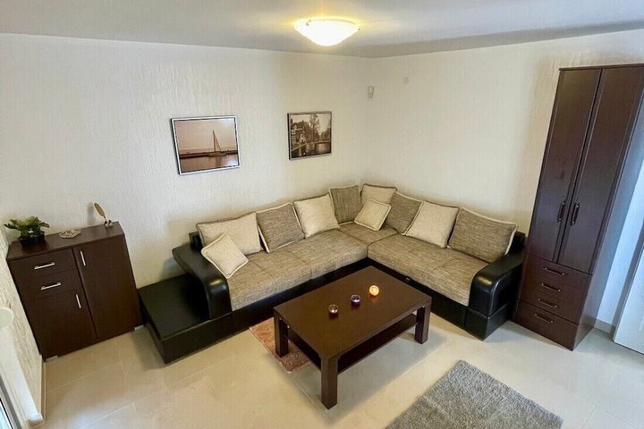 Room 5 of 97