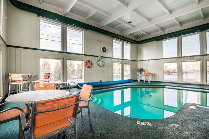 Hotel Pool