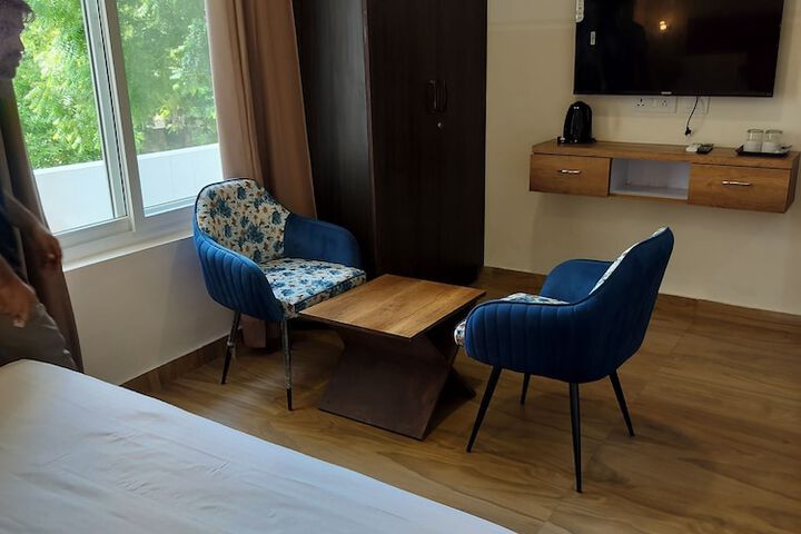 Room 35 of 48