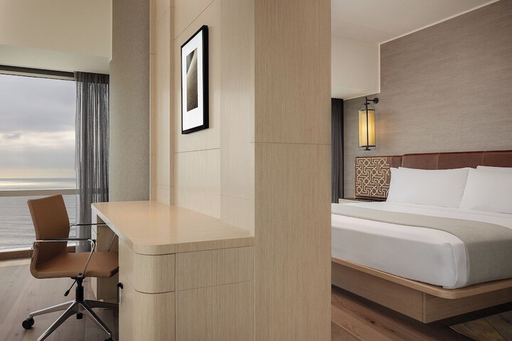 Room 53 of 196