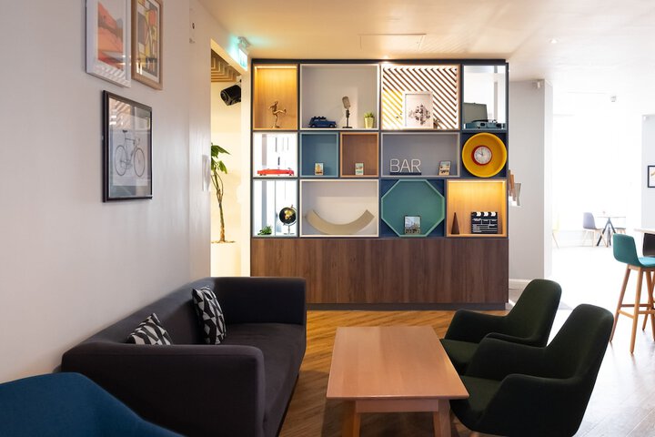Lounge 150 of 210